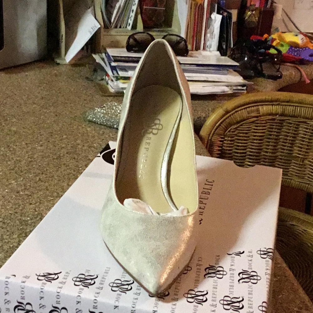 Shoes - Picture 2 of 2